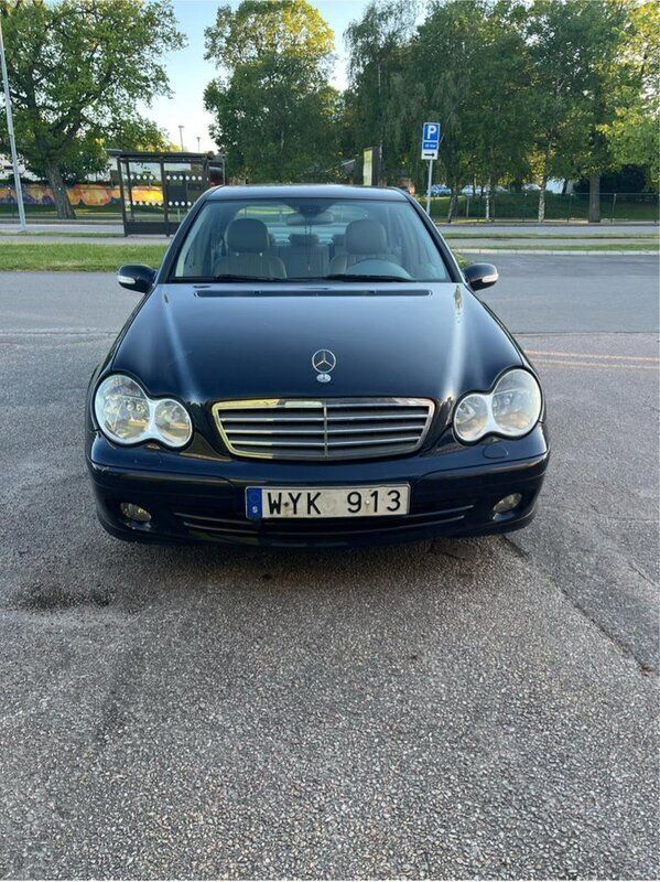 Blå Begagnad 2006 Mercedes C180 Classic Sedan | 25 000 kr (Superpris) - Bild 1/4