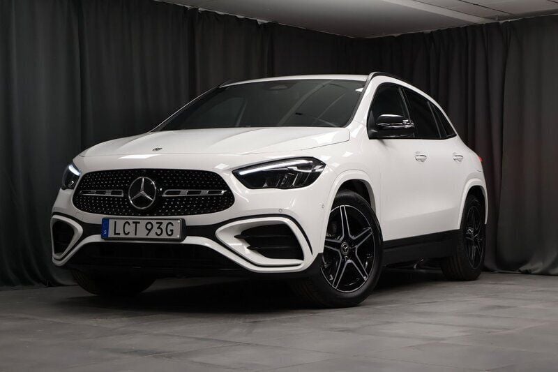 Vit Ny 2024 Mercedes GLA200 Premium SUV | 449 000 kr - Bild 1/4