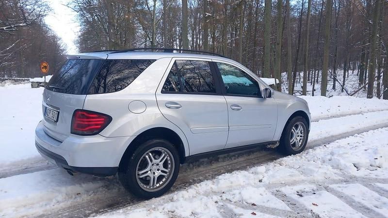 Begagnad 2006 Mercedes ML350 SUV | 99 000 kr - Bild 1/4