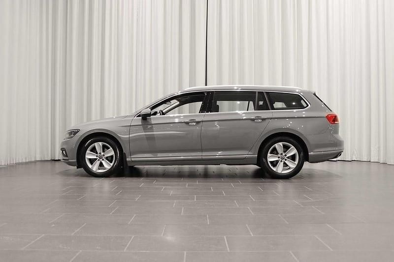 Begagnad VW Passat 200 HK (147 kW) 2024 Moonstone grey Kombi