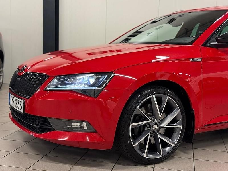 Begagnad Skoda Superb Business Line 280 HK (205 kW) 2017 Röd Kombi