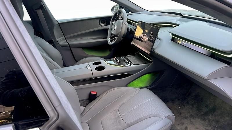 Begagnad Lotus Emeya 441 kW (600 HK) 2024 Svart (black) Halvkombi