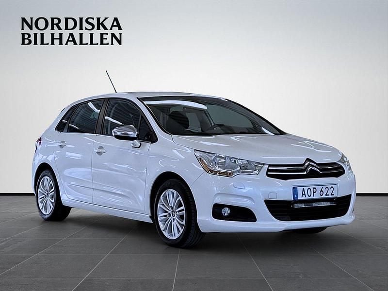 Vit Begagnad 2014 Citroën C4 Halvkombi | 79 795 kr (Marknadspris) - Bild 1/4