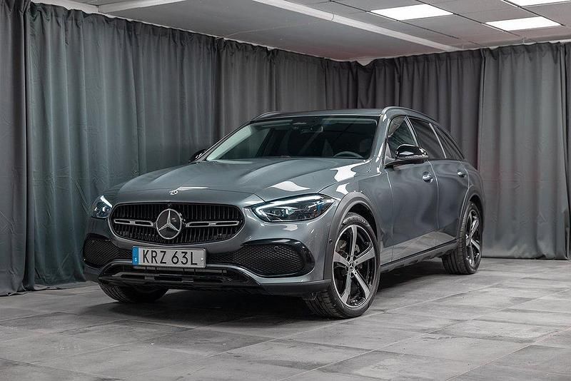 Grå Begagnad 2025 Mercedes C220 Kombi | 569 000 kr (Lite dyr) - Bild 1/4