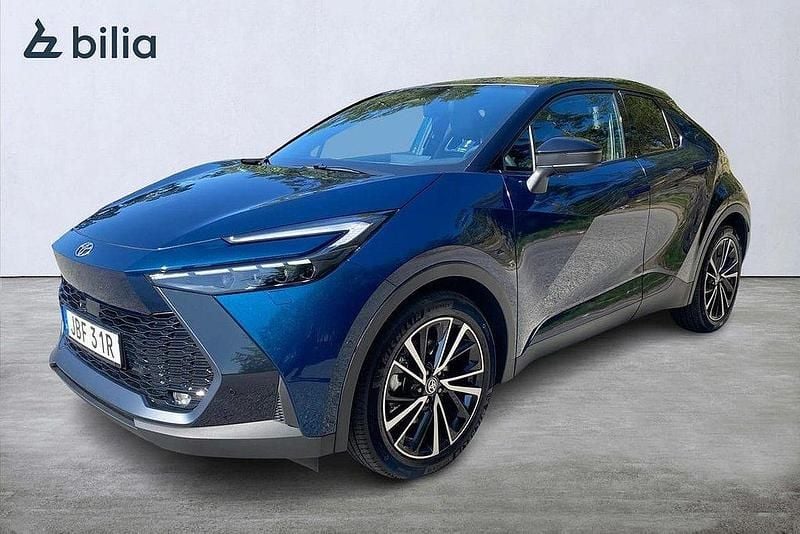 Blå Begagnad 2024 Toyota C-HR Edition SUV | 439 900 kr (Bra pris) - Bild 1/3