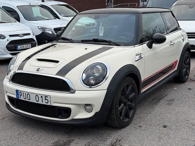 Vit Begagnad 2013 Mini Cooper S Halvkombi | 89 000 kr (Superpris) - Bild 1/4