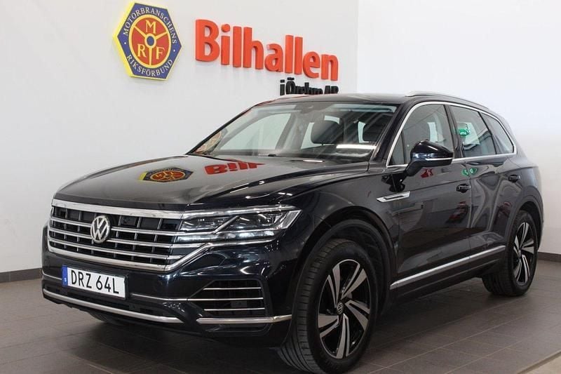 Mörkblå Begagnad 2019 VW Touareg SUV | 359 900 kr (Superpris) - Bild 1/4