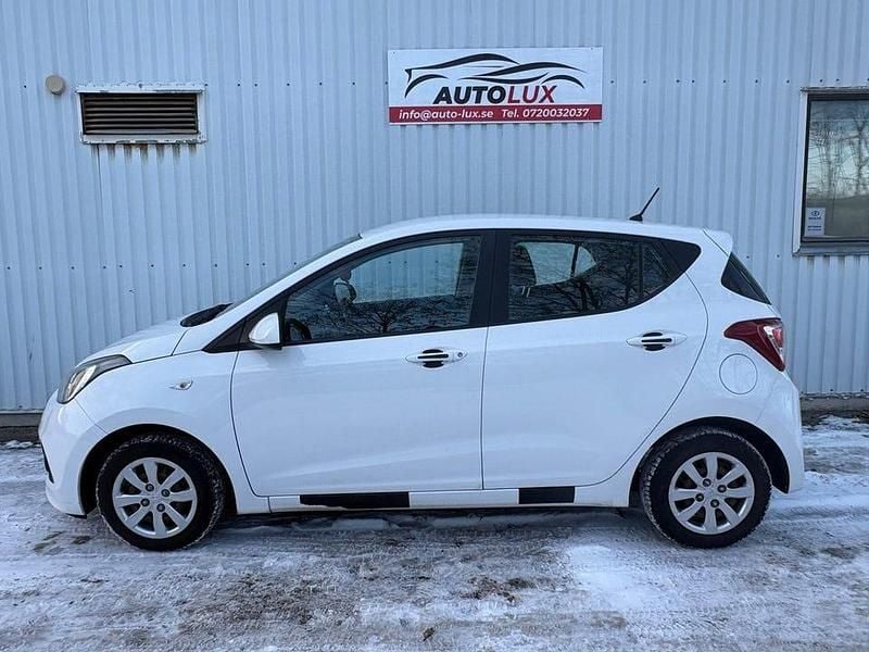 Vit Begagnad 2016 Hyundai i10 Halvkombi | 44 900 kr (Dyr) - Bild 1/4