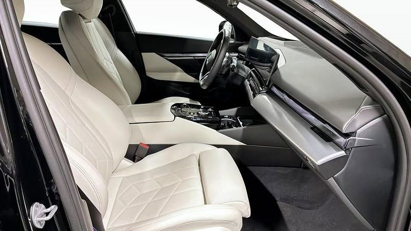 Begagnad BMW 530 M Sport 299 HK (219 kW) 2025 Svart Kombi