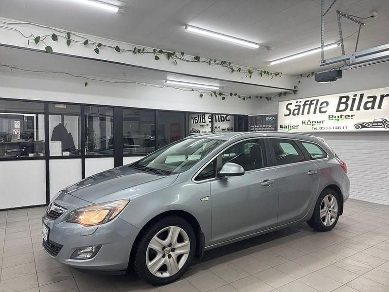 Grå Begagnad 2012 Opel Astra Kombi | 49 900 kr (Marknadspris) - Bild 1/4