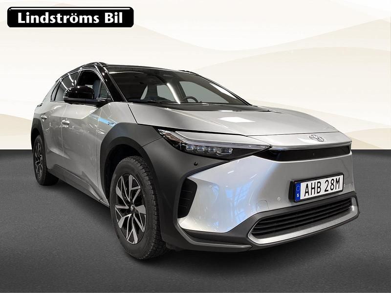 Begagnad Toyota bZ4X Executive 161 kW (219 HK) 2024 Silver SUV