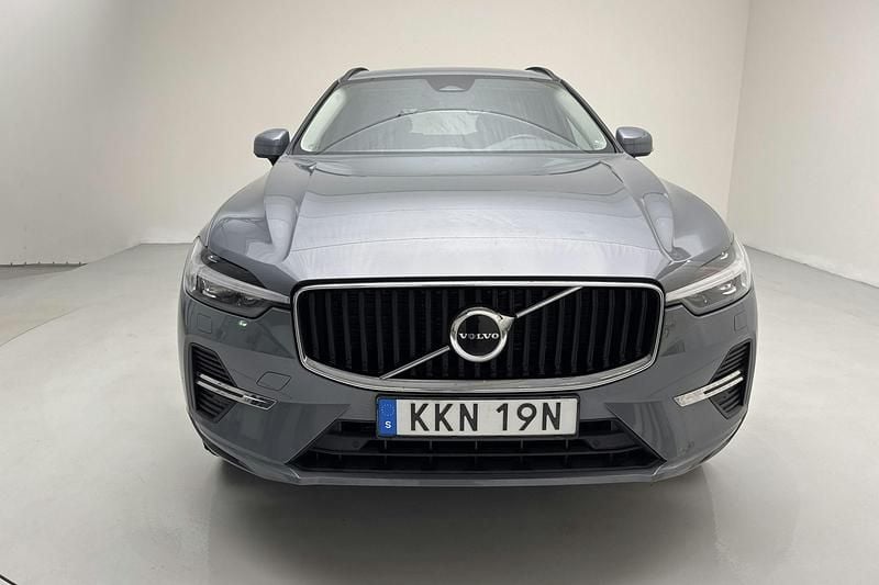 Begagnad Volvo XC60 Momentum 197 HK (144 kW) 2022 Grå SUV