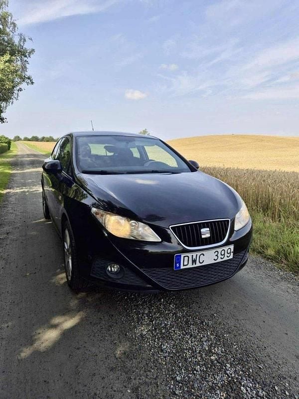 Svart Begagnad 2010 Seat Ibiza SC Halvkombi | 35 000 kr - Bild 1/4
