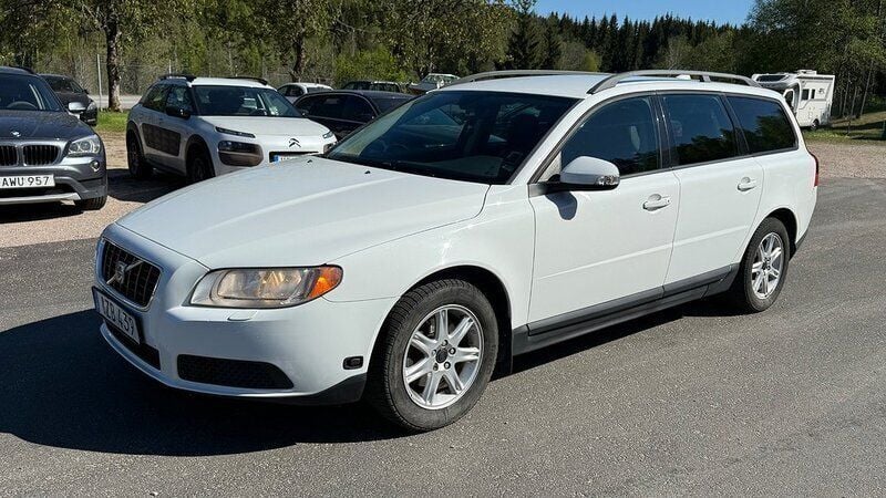 Vit Begagnad 2008 Volvo V70 Kinetic Kombi | 49 900 kr (Bra pris) - Bild 1/4