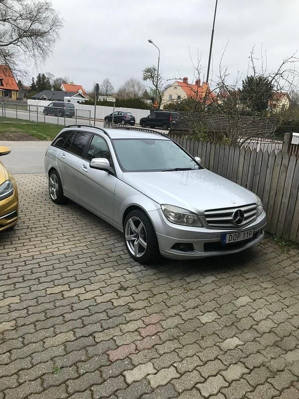 Begagnad 2009 Mercedes C220 | 25 000 kr (Superpris) - Bild 1/4