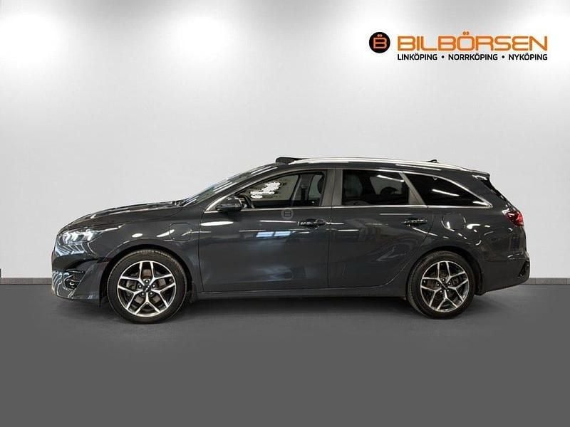 Begagnad Kia Ceed Advance 141 HK (103 kW) 2024 Grå Halvkombi