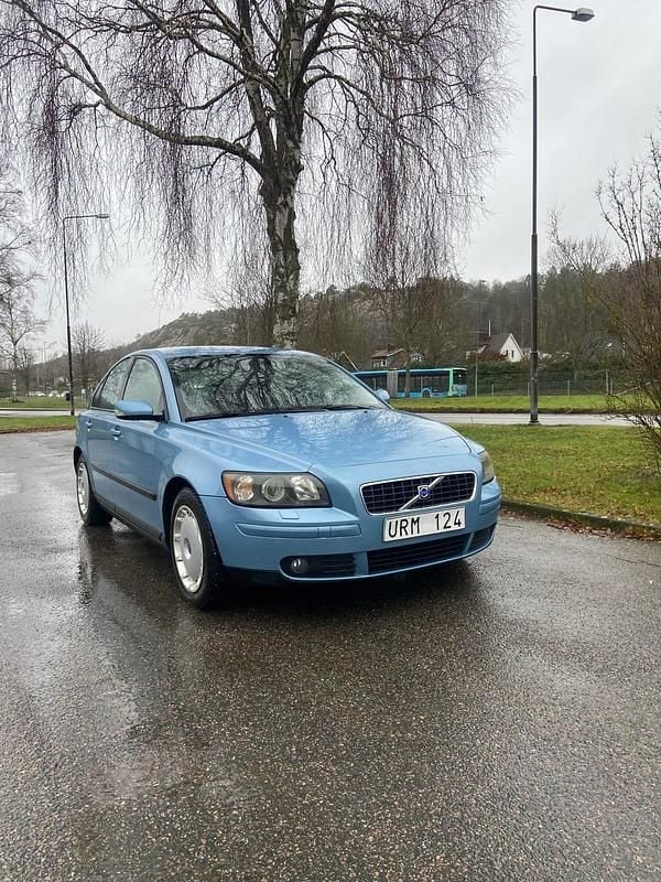 Begagnad 2004 Volvo S40 Sedan | 27 900 kr (Marknadspris) - Bild 1/4