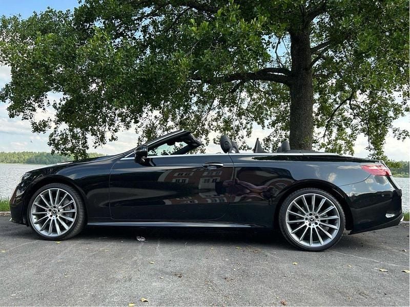 Svart Begagnad 2021 Mercedes E200 AMG line Cab | 549 000 kr (Dyr) - Bild 1/4
