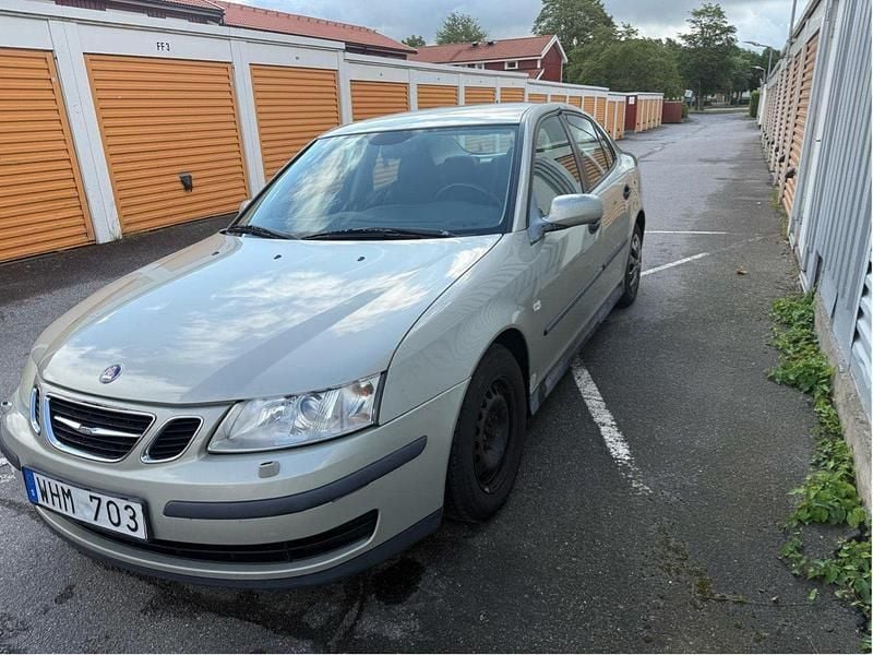Gul Begagnad 2005 Saab 9-3 Linear Sedan | 13 900 kr (Superpris) - Bild 1/4