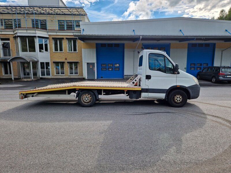 Vit Begagnad 2011 Iveco Daily Van | 149 900 kr - Bild 1/4