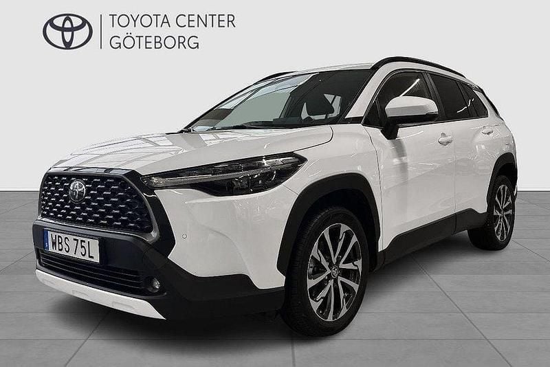 Vit Begagnad 2024 Toyota Corolla Cross Style SUV | 349 900 kr (Marknadspris) - Bild 1/4