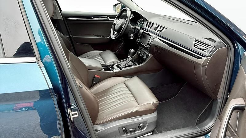 Begagnad Skoda Superb LAURIN & KLEMENT 280 HK (205 kW) 2016 Blå Kombi