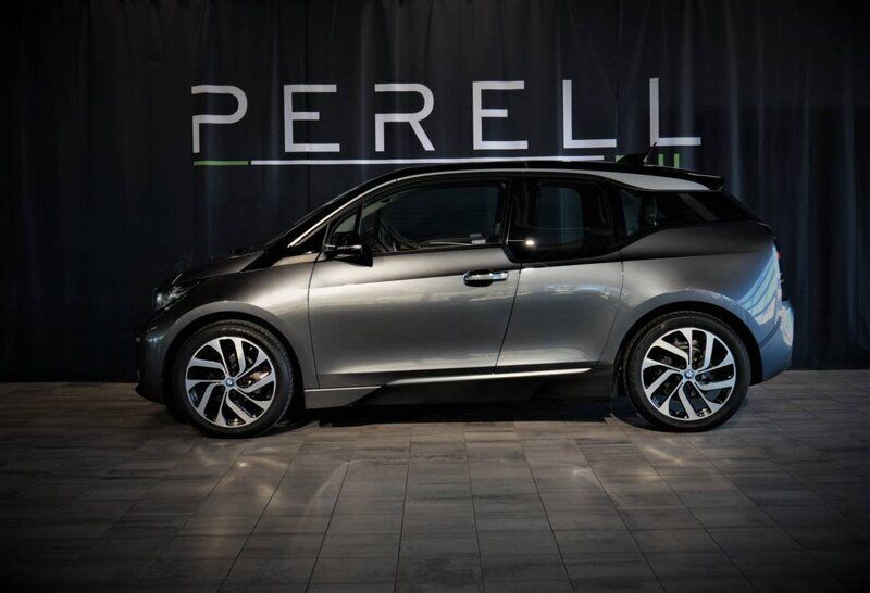 Grå (mineralgrå metallic) Begagnad 2018 BMW i3 Comfort Edition Halvkombi | 189 900 kr (Lite dyr) - Bild 1/4