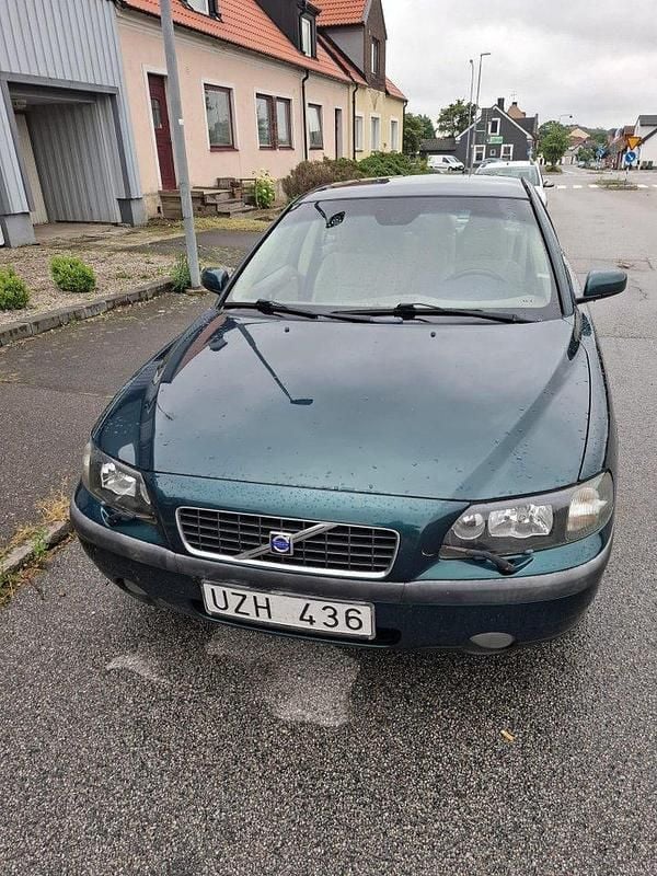 Grön Begagnad 2004 Volvo S60 Business Edition Sedan | 12 000 kr (Superpris) - Bild 1/4