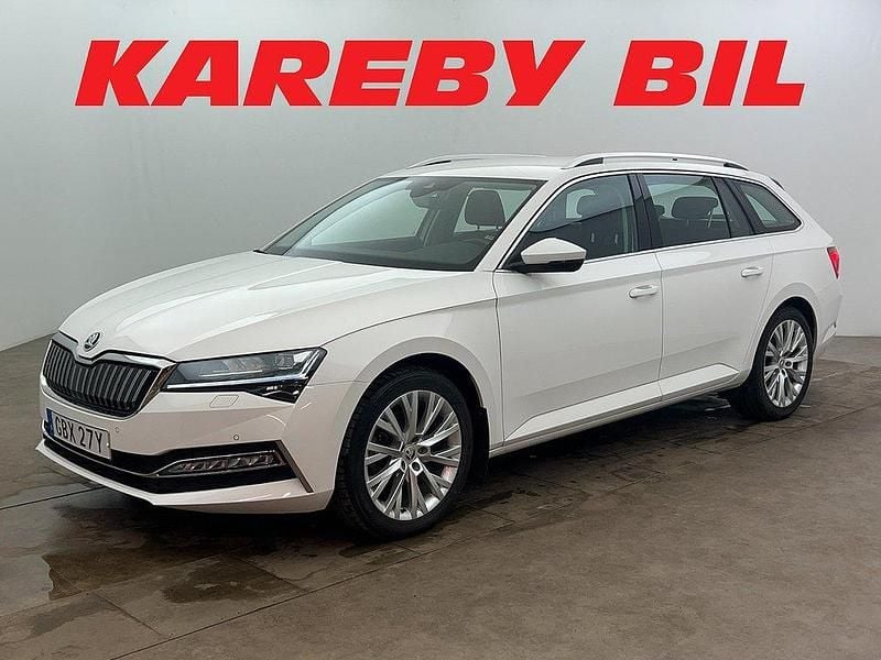 Vit Begagnad 2021 Skoda Superb Style Kombi | 269 900 kr (Superpris) - Bild 1/4