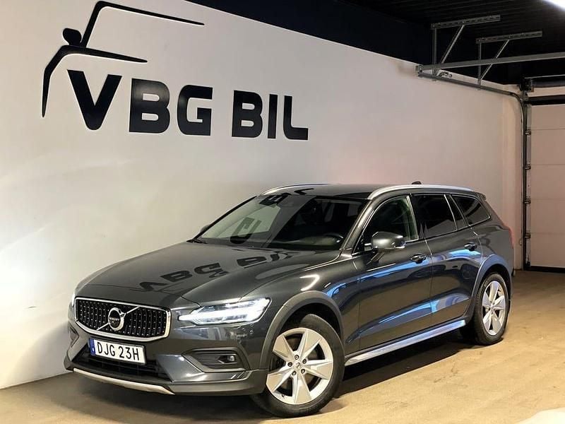 Grå Begagnad 2019 Volvo V60 CC Kombi | 269 000 kr (Marknadspris) - Bild 1/4