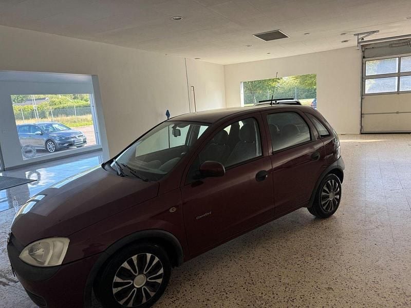 Röd Begagnad 2001 Opel Corsa Halvkombi | 17 900 kr (Marknadspris) - Bild 1/4