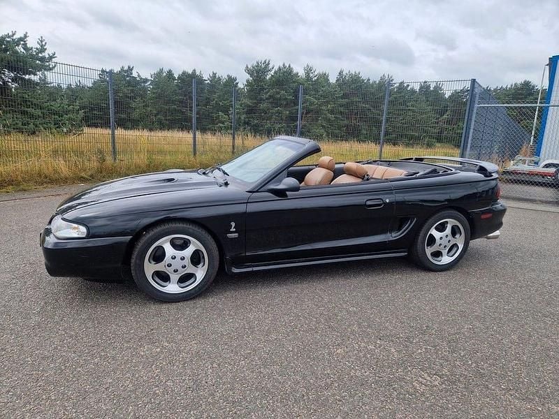 Begagnad Ford Mustang Convertible 309 HK (227 kW) 1996 Svart Cab