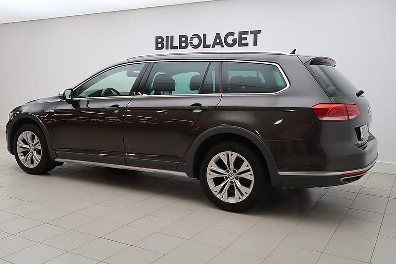 Begagnad VW Passat 190 HK (139 kW) 2016 Mörkbrun SUV