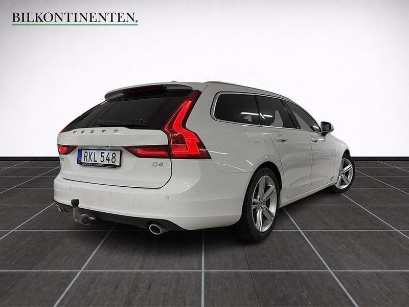 Begagnad Volvo V90 Momentum 190 HK (139 kW) 2018 Vit Kombi