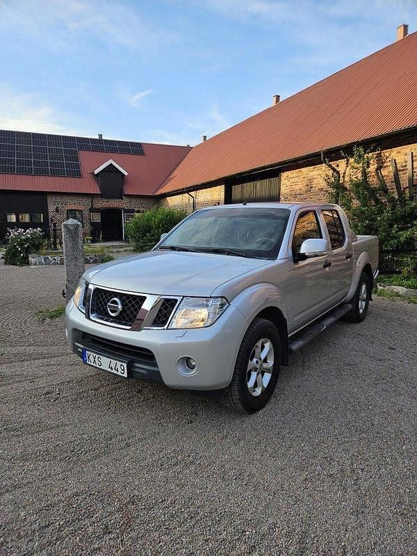 Silver Begagnad 2010 Nissan Navara Pickup | 120 000 kr (Marknadspris) - Bild 1/4