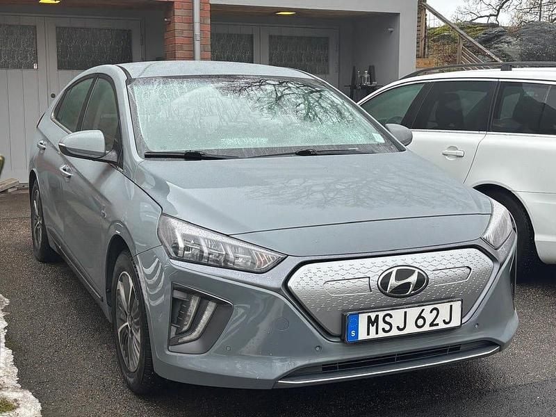 Begagnad Hyundai Ioniq 100 kW (136 HK) 2020 Halvkombi