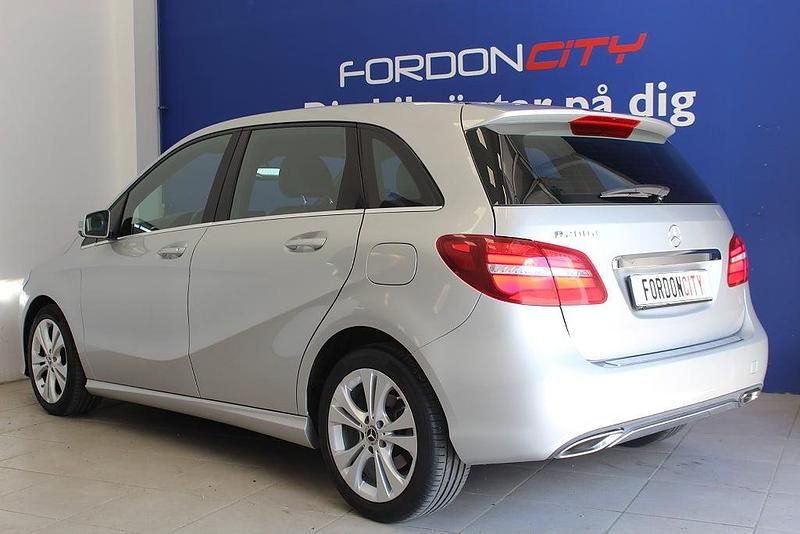 Begagnad Mercedes B200 136 HK (100 kW) 2018 Minibuss
