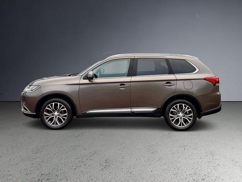 Begagnad Mitsubishi Outlander 150 HK (110 kW) 2017 Brun SUV