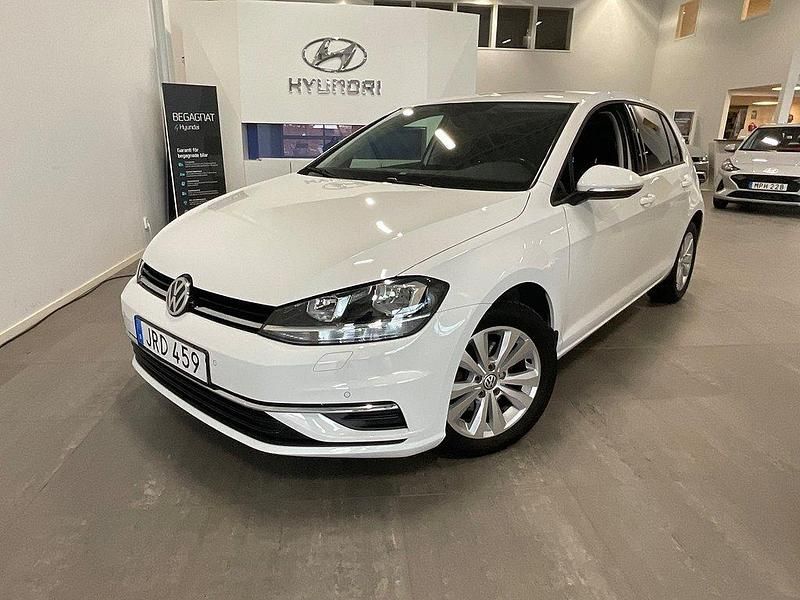 Vit Begagnad 2018 VW Golf VII Halvkombi | 129 500 kr (Marknadspris) - Bild 1/4