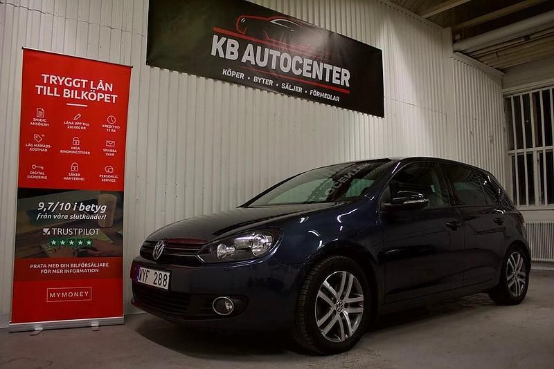 Mörkgrå Begagnad 2011 VW Golf VII Halvkombi | 74 900 kr (Marknadspris) - Bild 1/4