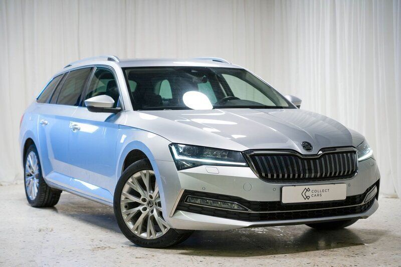 Silver Begagnad 2022 Skoda Superb Business Line Kombi | 179 900 kr (Superpris) - Bild 1/4