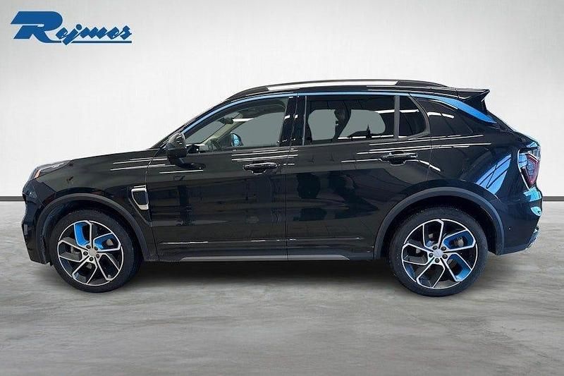 Begagnad Lynk & Co 01 180 HK (132 kW) 2022 Svart metallic SUV