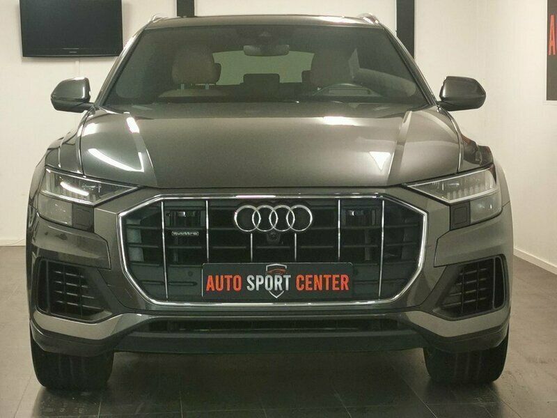 Grå Begagnad 2018 Audi Q8 Sport SUV | 688 900 kr - Bild 1/4