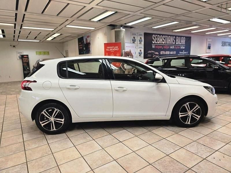 Begagnad Peugeot 308 Active 111 HK (81 kW) 2014 Vit Halvkombi