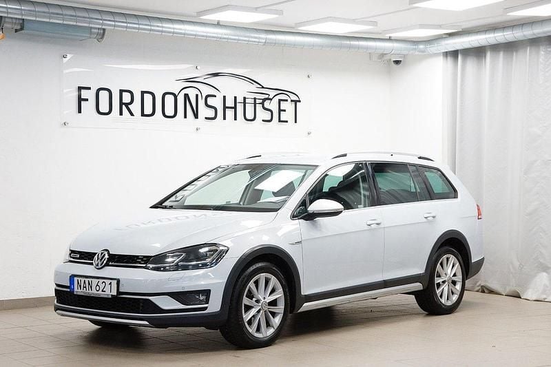 Silver Begagnad 2017 VW Golf Alltrack SE Kombi | 179 900 kr (Marknadspris) - Bild 1/4
