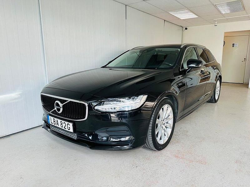 Svart Begagnad 2019 Volvo V90 Momentum Kombi | 264 900 kr (Marknadspris) - Bild 1/4