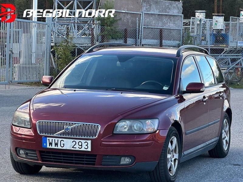 Röd Begagnad 2006 Volvo V50 Kinetic Kombi | 43 500 kr (Marknadspris) - Bild 1/2