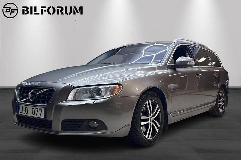 Begagnad Volvo V70 Summum 109 HK (80 kW) 2011 Grå Kombi