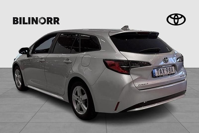 Begagnad Toyota Corolla Life 124 HK (91 kW) 2020 Silver Kombi