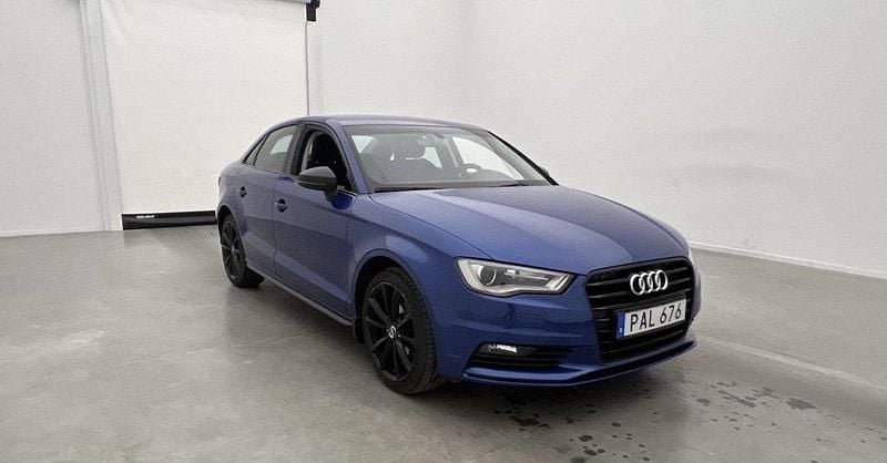 Blå Begagnad 2016 Audi A3 Ambition Sedan | 160 000 kr (Marknadspris) - Bild 1/4